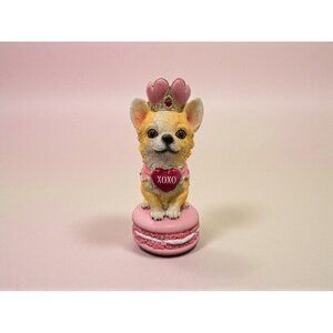 New BELLA LUX Valentines Chihuahua Princess On A Pink Macaron Figurine Decor